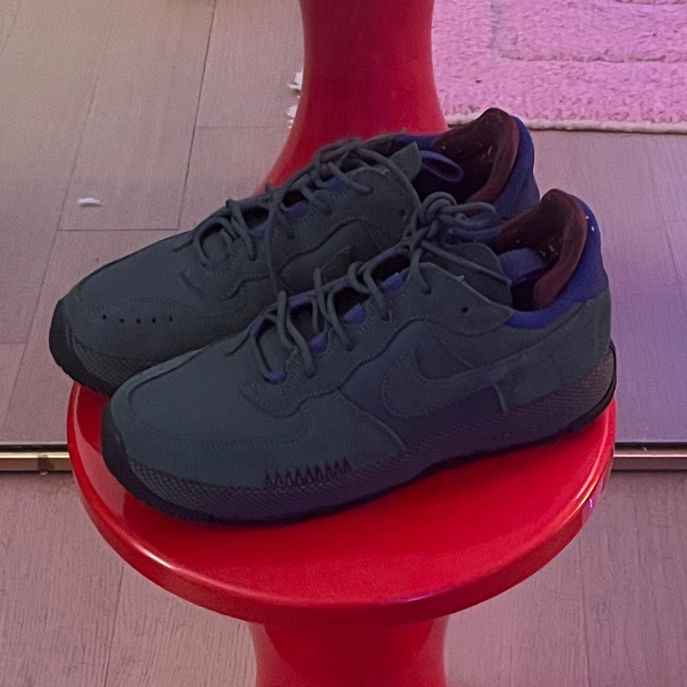 Nike Women’s Dark Green Sneakers